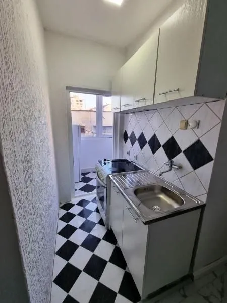 Izdavanje, dvosoban stan, 56m², Centar, Niš