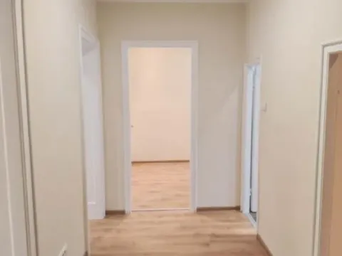 Izdavanje, trosoban stan, 70m², Savski Venac, Beograd - image 11