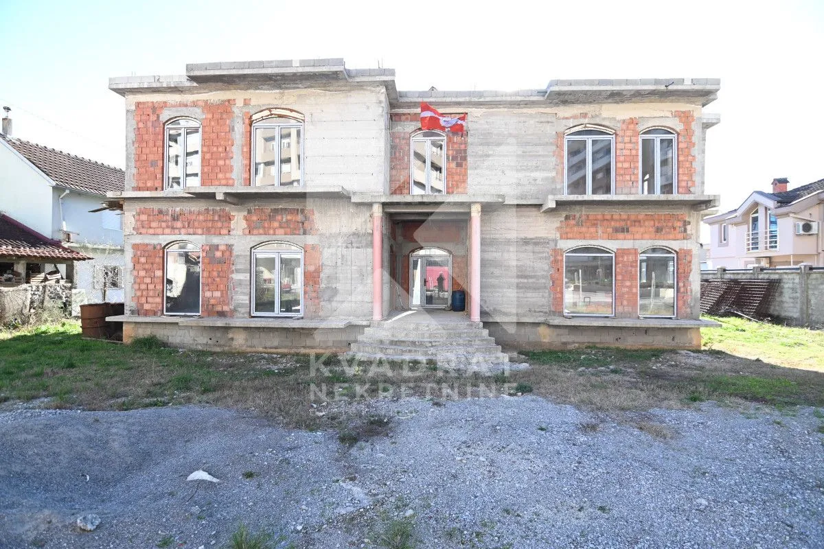 Prodaja, poslovni prostor, 380m², Kruševac, Podgorica