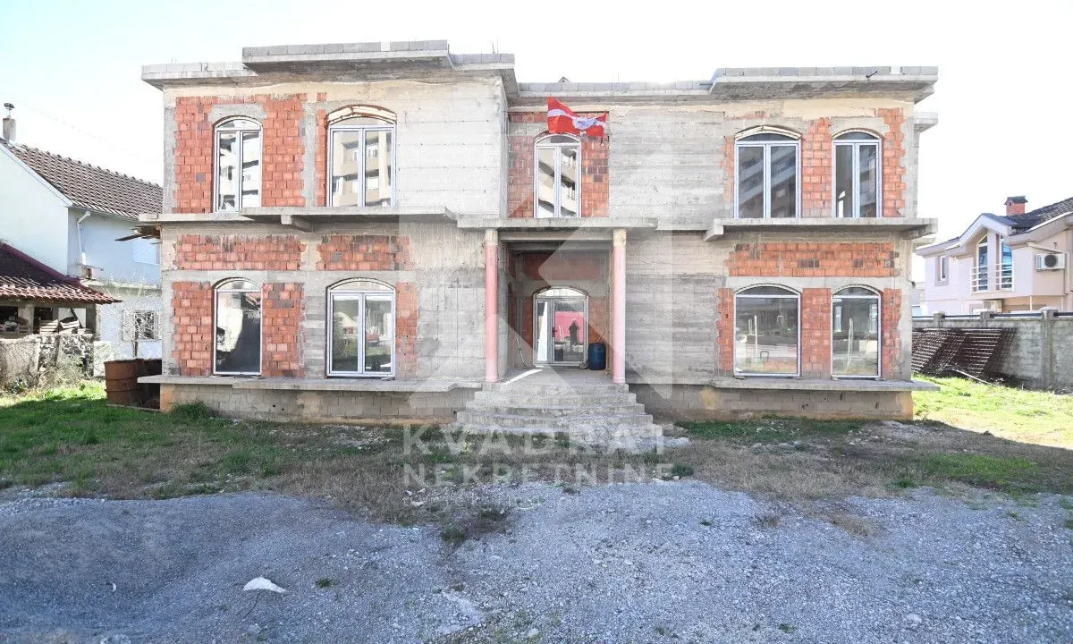 Prodaja, poslovni prostor, 380m², Kruševac, Podgorica