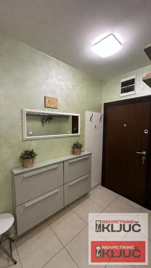Prodaja, četvorosoban stan, 84m², Novo naselje, Novi Sad