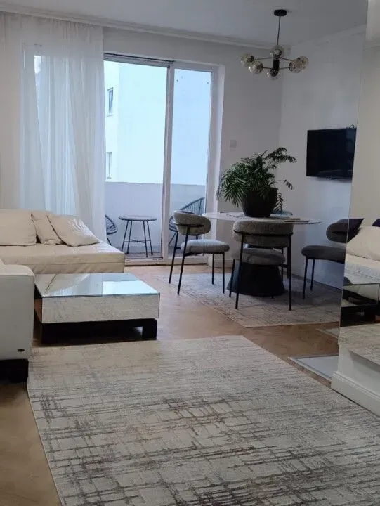 Izdavanje, dvosoban stan, 70m², Preko Morače, Podgorica