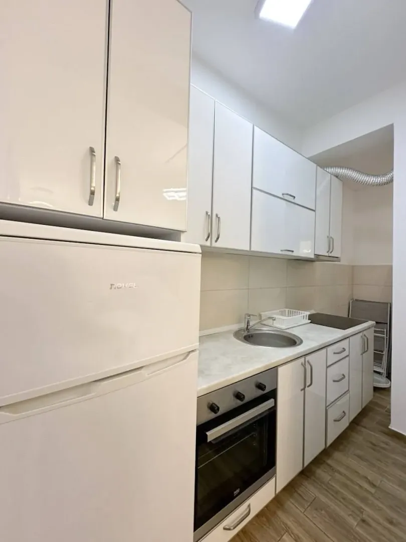 Izdavanje, dvosoban stan, 68m², Velji Vinogradi, Budva