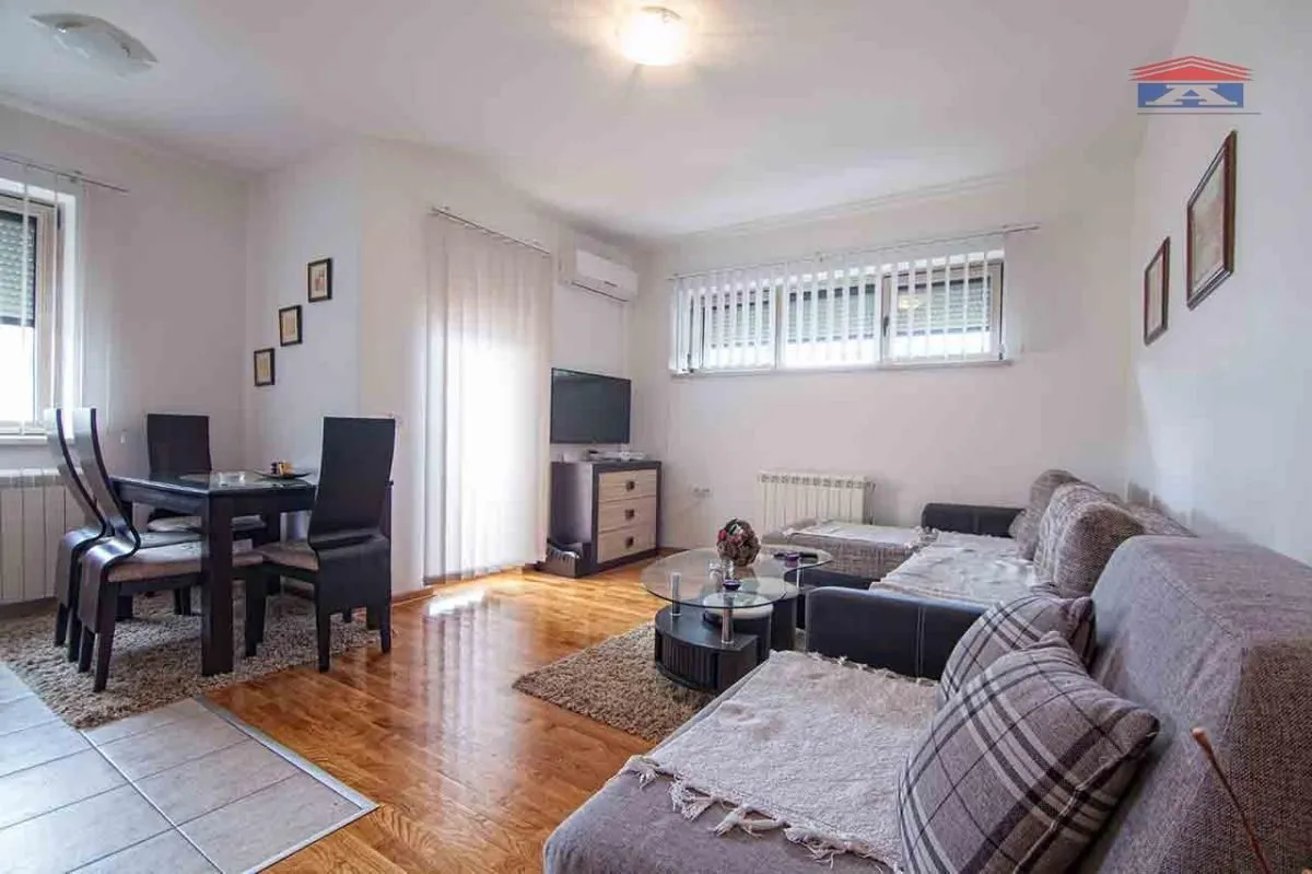 Izdavanje, jednosoban stan, 41m², Centar, Zlatibor