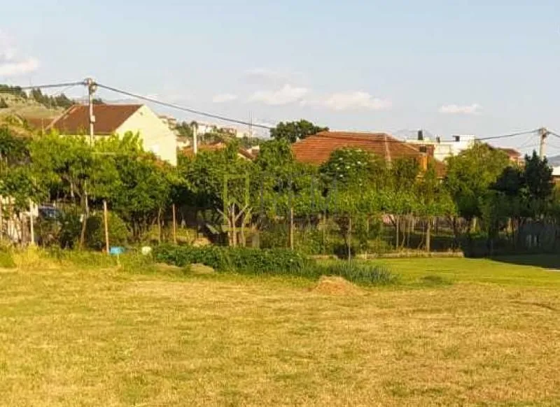 Prodaja, plac, 870m², Tološi, Podgorica