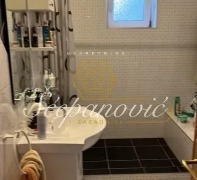 Izdavanje, kuća, 215m², Salajka, Novi Sad Sve Podlokacije - image 11