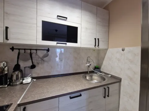 Izdavanje, trosoban stan, 105m², Tivat, Crna Gora - image 20