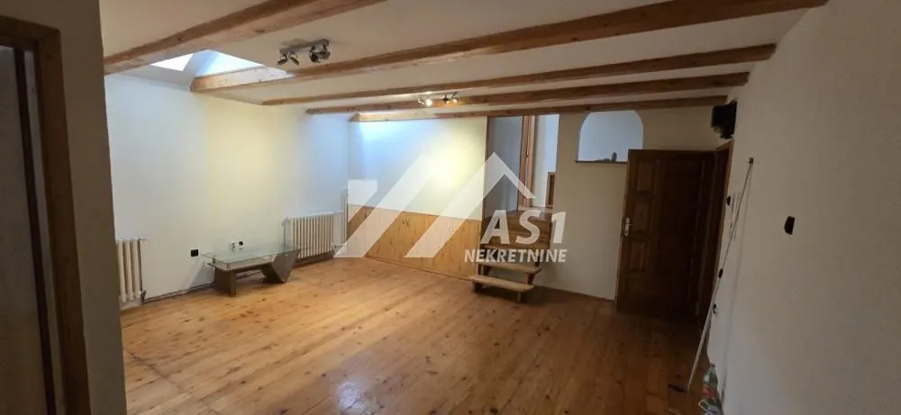 Izdavanje, trosoban stan, 68m², Centar, Novi Sad