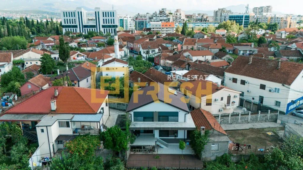Rent, house, 214m², Stara Varoš, Podgorica