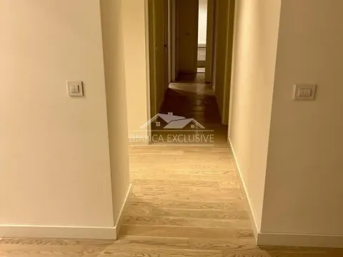 Prodaja, četvorosoban stan, 109m², Savski Venac, Beograd - image 9