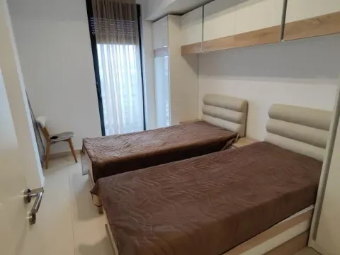 Izdavanje, dvosoban stan, 68m², Centar, Jagodina - image 10