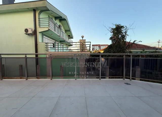 View from the tiled terrace towards the yard and surrounding houses.