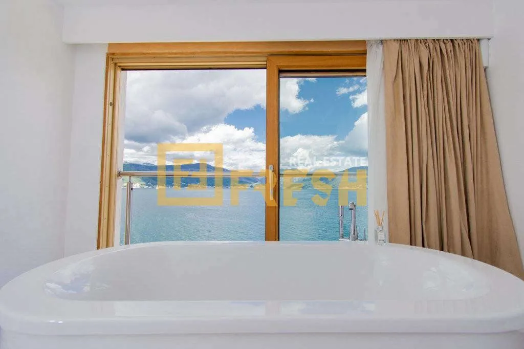 Prodaja, kuća, 300m², Tivat, Crna Gora