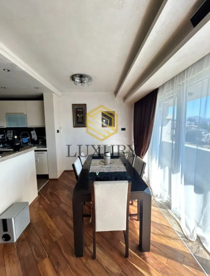 Prodaja, dvosoban stan, 90m², Kod Big Fashion-a, Podgorica