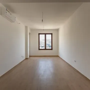 Sale, two bedroom apartment, 73m², Centar, Budva - image 2