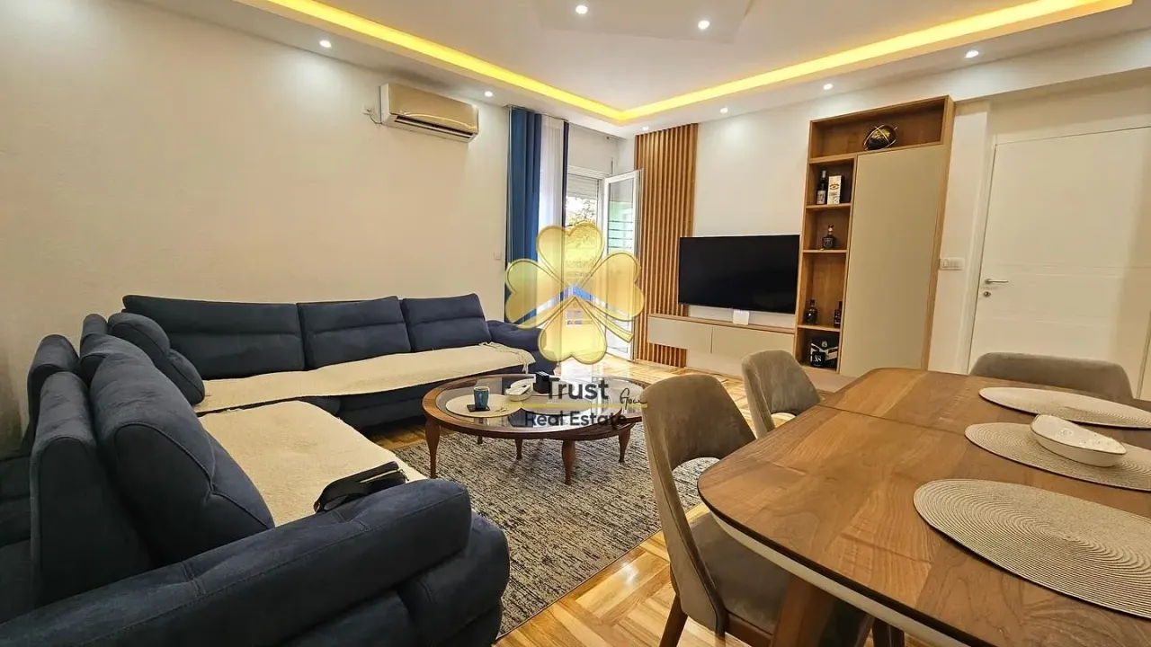 Izdavanje, dvosoban stan, 77m², Stari Aerodrom, Podgorica