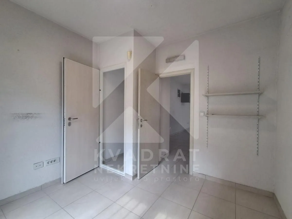 Rent, office space, 172m², 1 maj, Podgorica