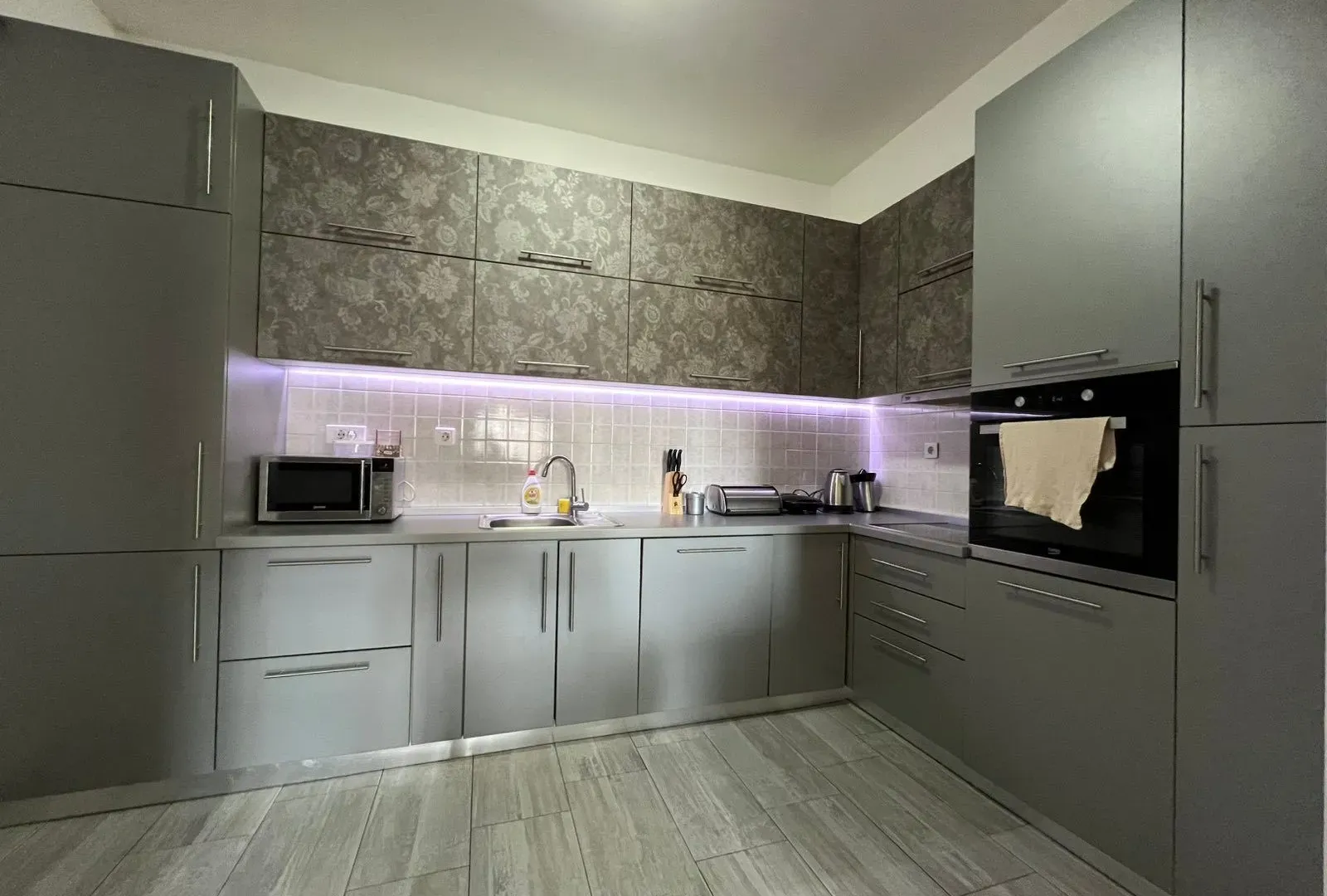 Izdavanje, dvosoban stan, 90m², City Kvart, Podgorica