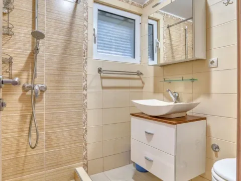 Sale, two bedroom apartment, 75m², Budva, Crna Gora - image 23