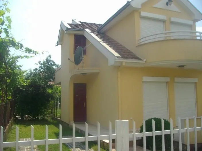 Rent, house, 120m², Stari Aerodrom, Podgorica