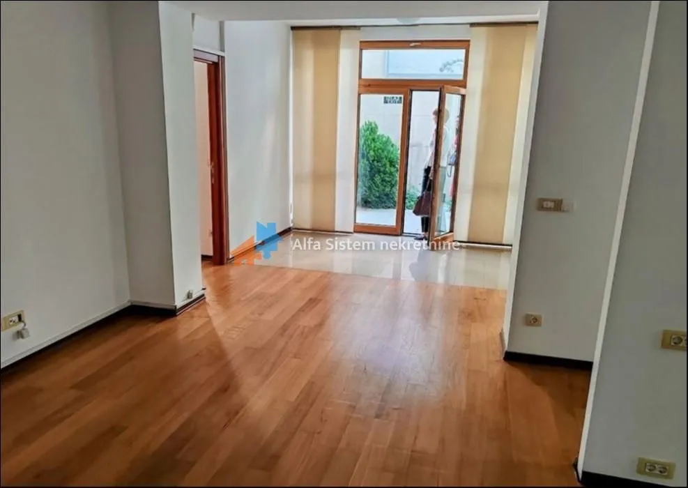 Izdavanje, četvorosoban stan, 135m², Autokomanda, Voždovac Sve Podlokacije