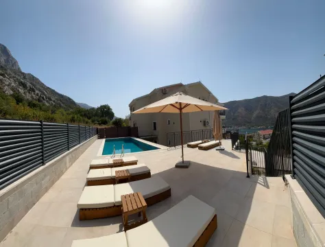Izdavanje, jednosoban stan, 47m², Dobrota, Kotor - image 19