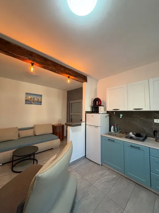 Rent, two bedroom apartment, 80m², Kalimanj, Tivat
