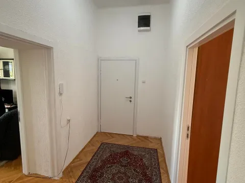 Izdavanje, dvosoban stan, 70m², Centar, Podgorica - image 7