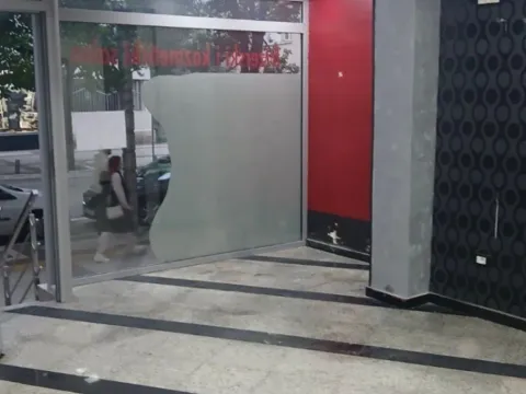 Izdavanje, poslovni prostor, 60m², Centar, Podgorica - image 4