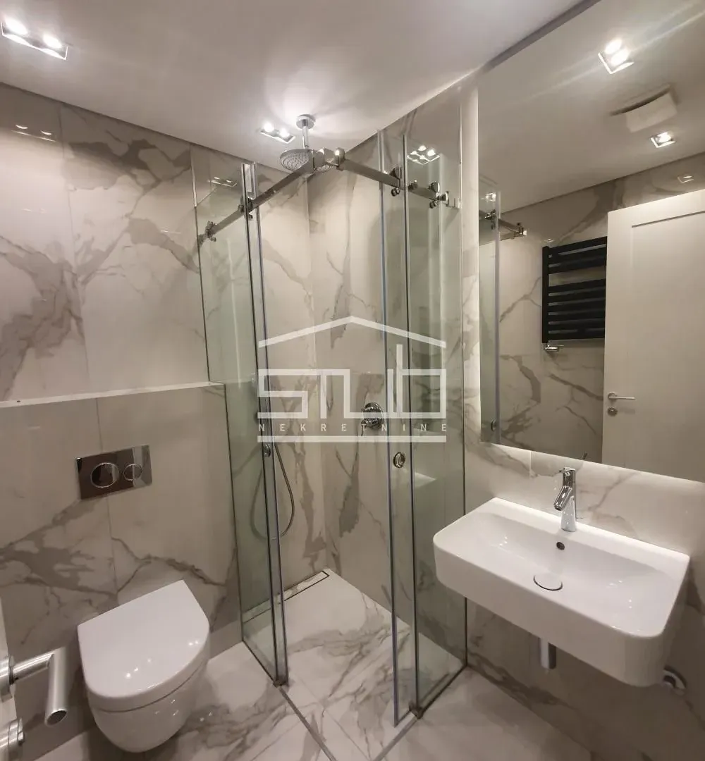 Izdavanje, trosoban stan, 88m², Savski Trg, Beograd