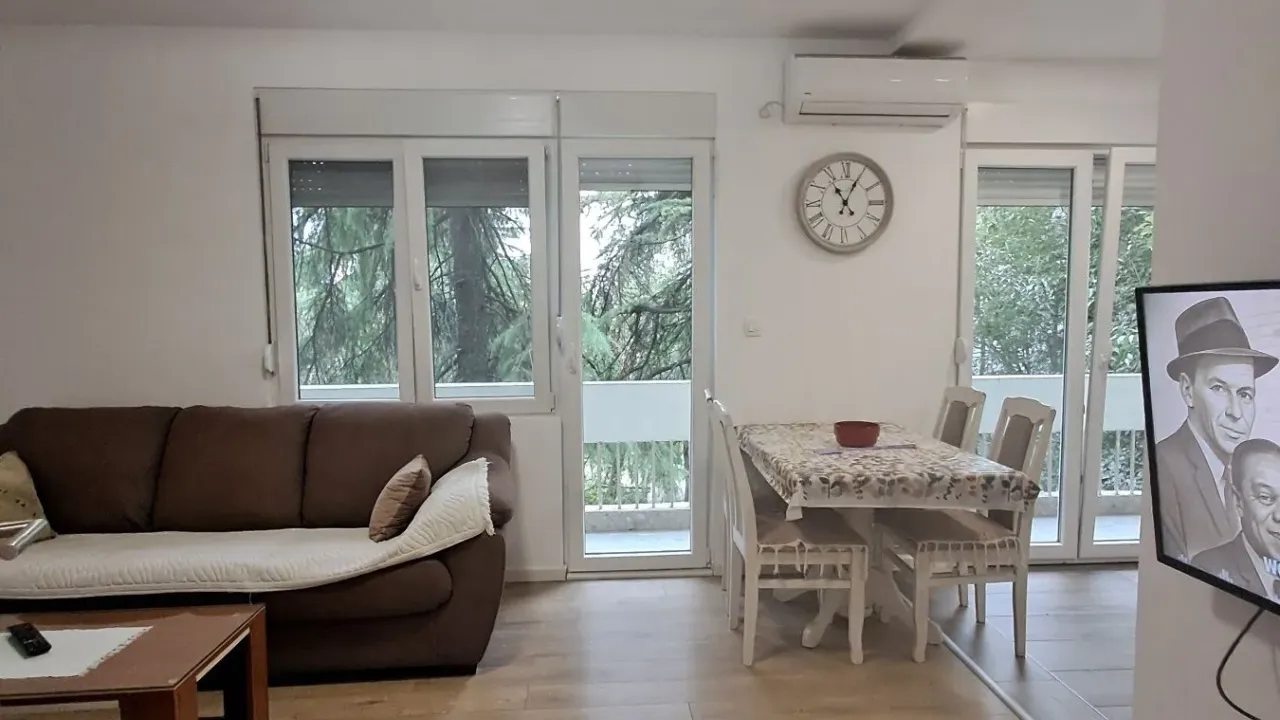 Izdavanje, dvosoban stan, 68m², Autobuska stanica, Podgorica