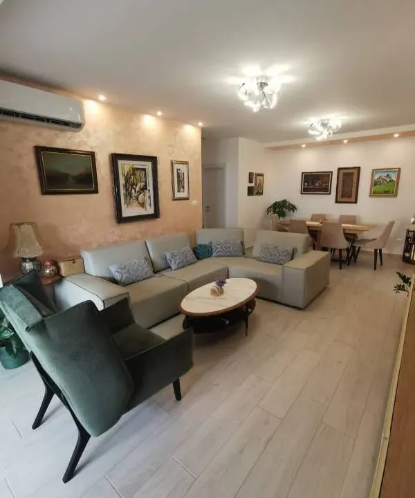 Prodaja, jednosoban stan, 61m², Dobrota, Kotor