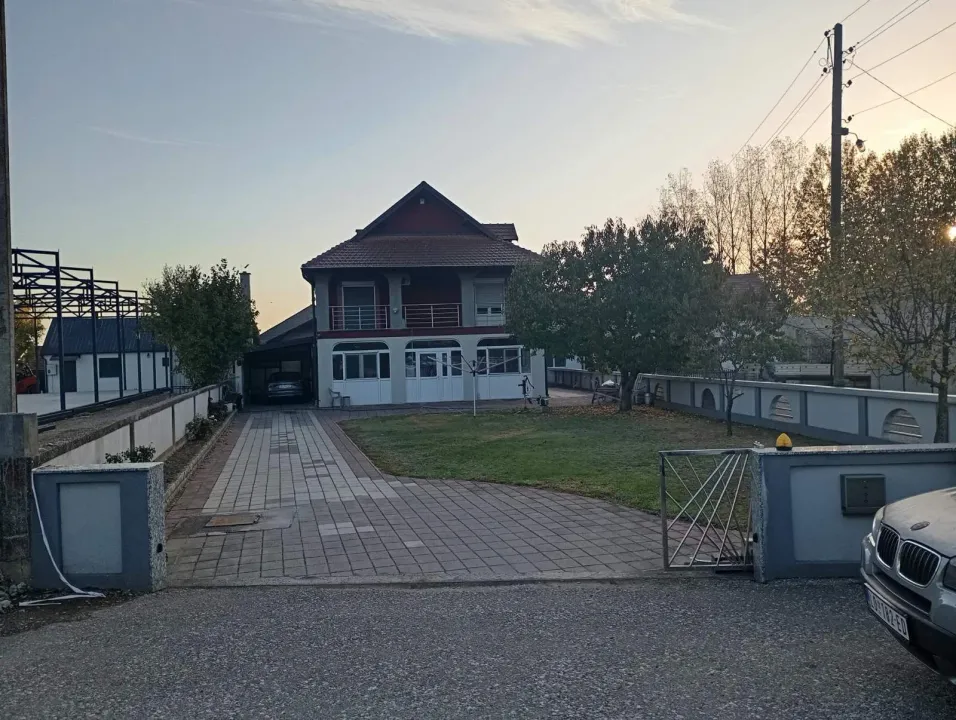 Prodaja, kuća, 228m², Lipnički Šor, Loznica