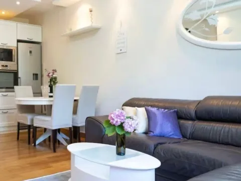 Rent, two bedroom apartment, 80m², Dobrota, Kotor - image 2