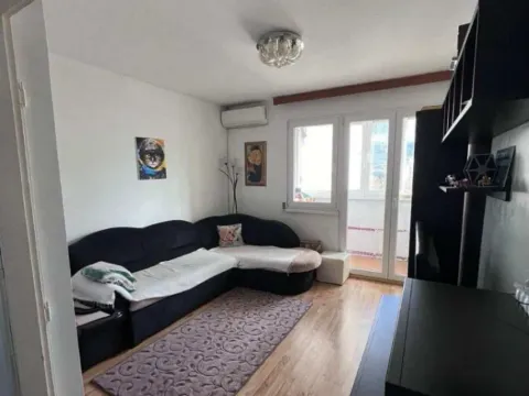Izdavanje, jednosoban stan, 49m², Centar, Bar