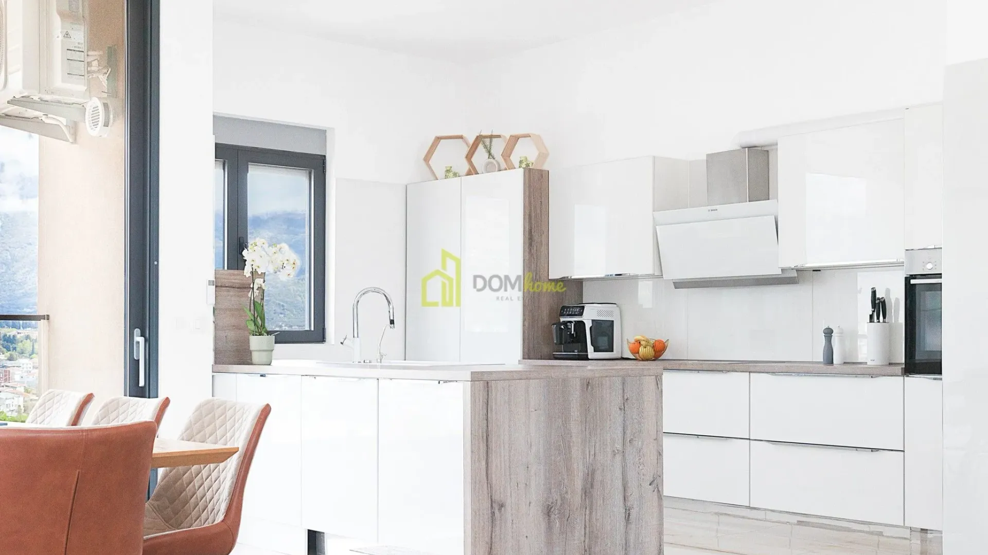 Sale, two bedroom apartment, 296m², Bar, Crna Gora