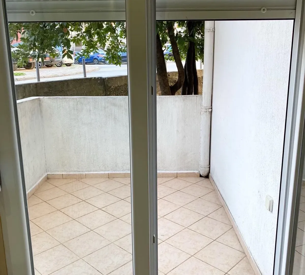 Izdavanje, dvosoban stan, 58m², Bijeli Do, Budva