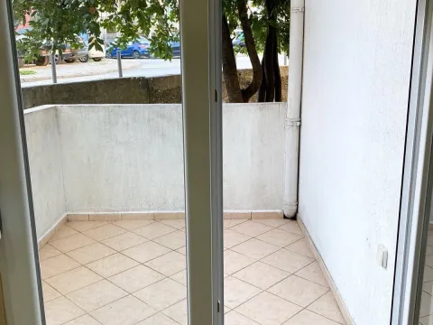 Rent, two bedroom apartment, 58m², Bijeli Do, Budva - image 10