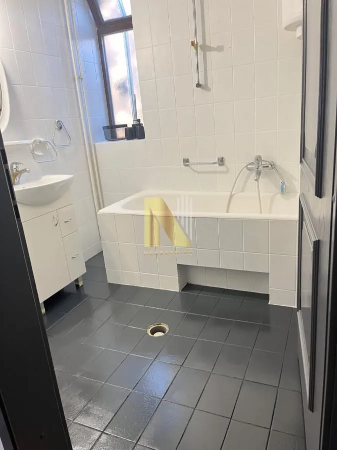 Prodaja, kuća, 256m², Banatić, Novi Sad Sve Podlokacije