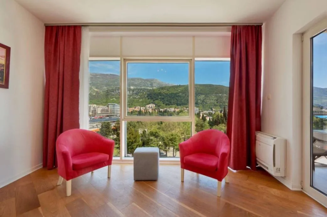 Izdavanje, jednosoban stan, 63m², Tree cane, Budva