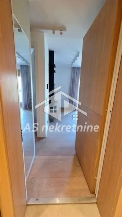 Izdavanje, dvosoban stan, 66m², Savski Venac, Beograd