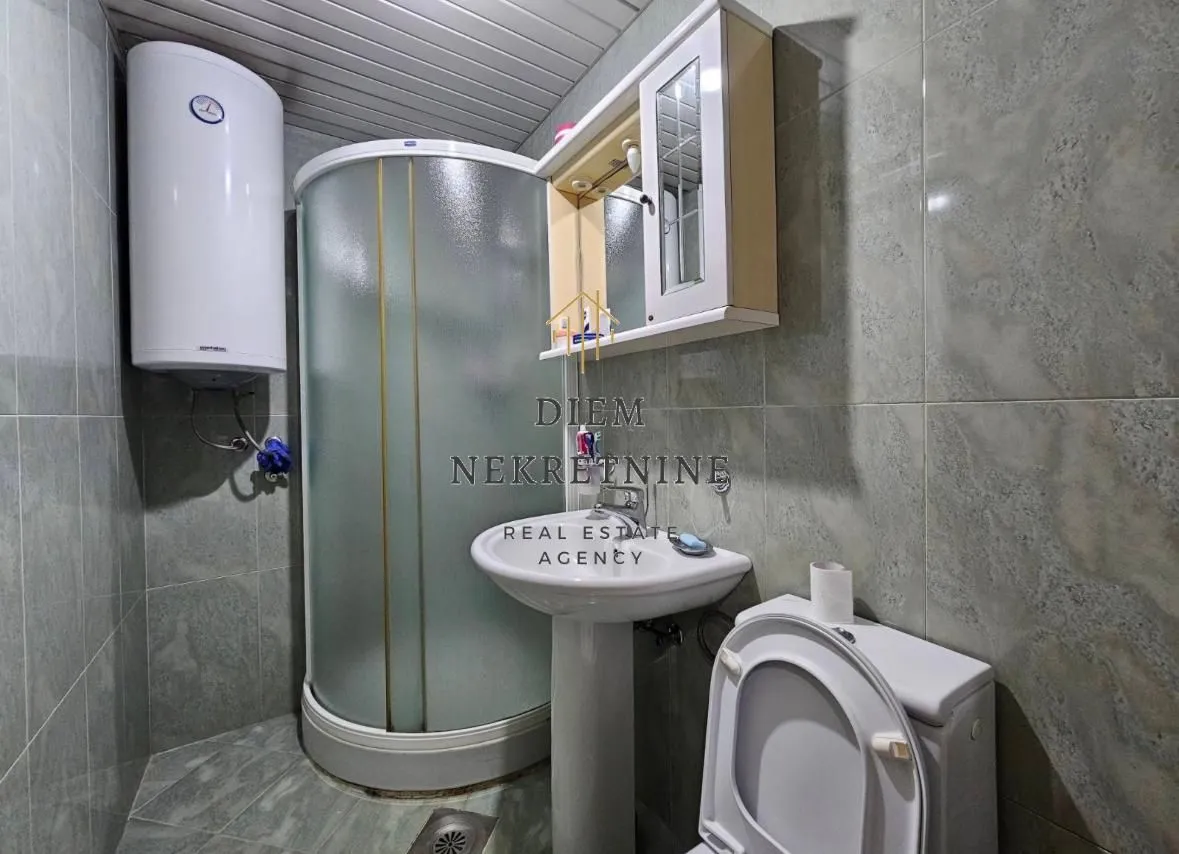 Prodaja, trosoban stan, 112m², Centar, Bar