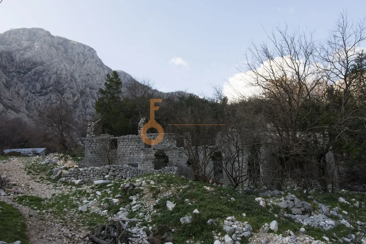 Prodaja, plac, 9700m², Kotor, Crna Gora