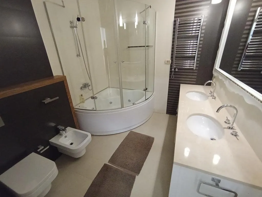 Sale, three bedroom apartment, 270m², Centar, Podgorica