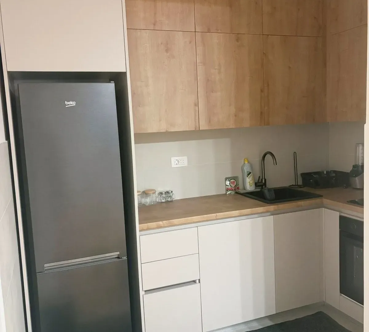 Izdavanje, dvosoban stan, 60m², Pobrežje, Podgorica