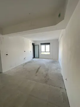 Prazna prostorija u novogradnji u fazi grubih radova. - image 4