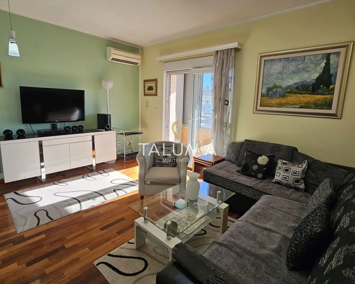 Izdavanje, dvosoban stan, 75m², City Kvart, Podgorica