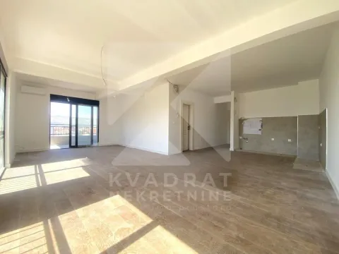 Izdavanje, trosoban stan, 137m2, Nova Dalmatinska, Podgorica Izdavanje, trosoban stan, 137m2, Nova Dalmatinska, Podgorica