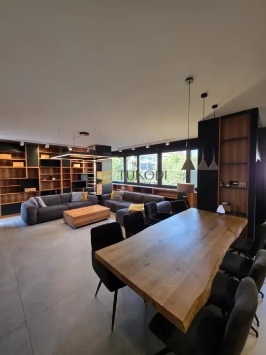 Rent, four bedroom apartment, 137m², Stari grad, Novi Sad
