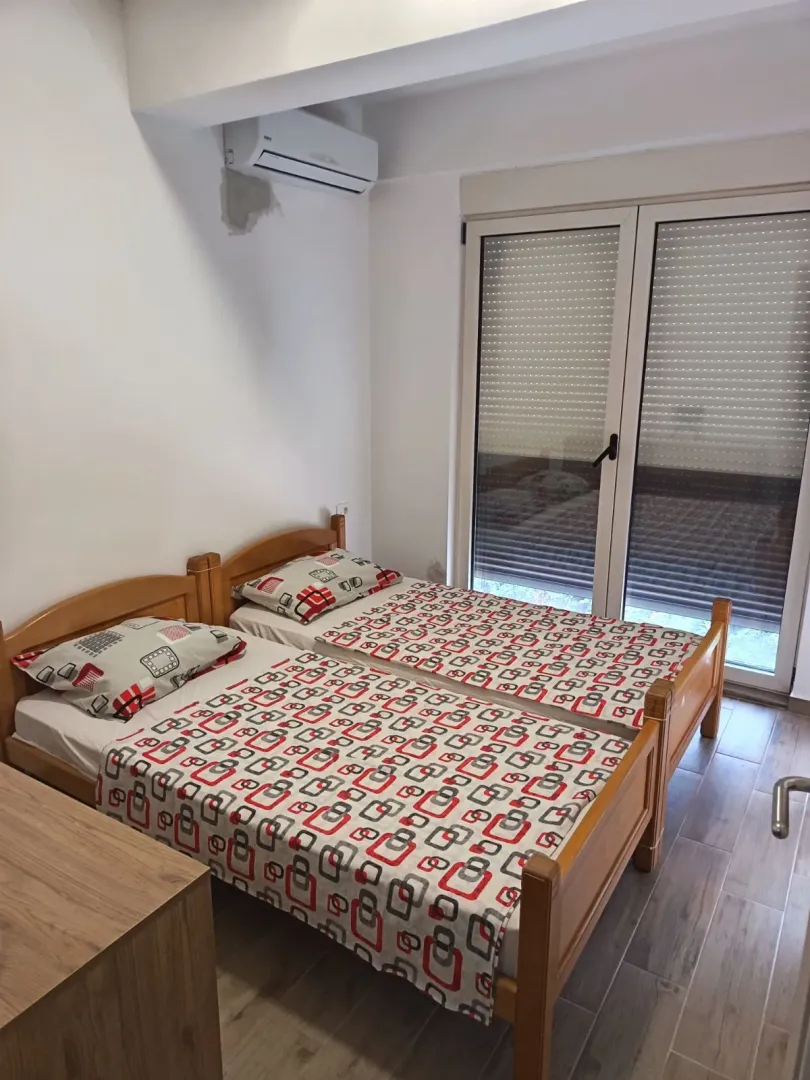 Izdavanje, dvosoban stan, 86m², Bečići, Budva